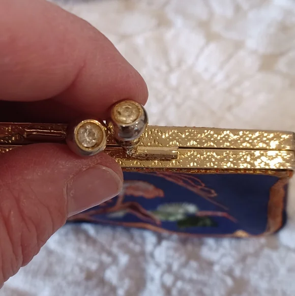 Embroidered Vintage Kiss Lock Coin Purse - Picture 3 of 7